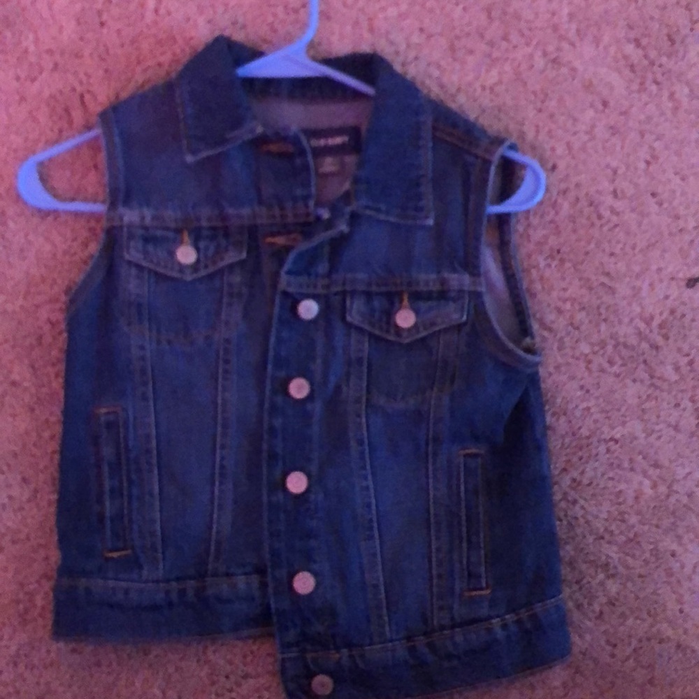 Sleeveless Jean Jacket.